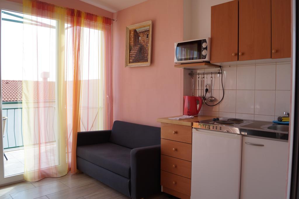 Apartments Mario With Private Parking Makarska Extérieur photo
