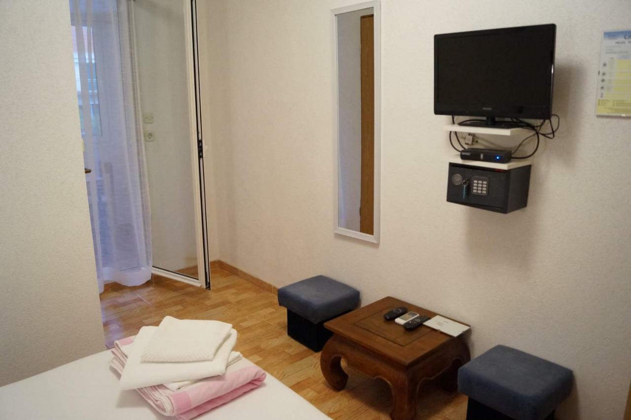 Apartments Mario With Private Parking Makarska Extérieur photo