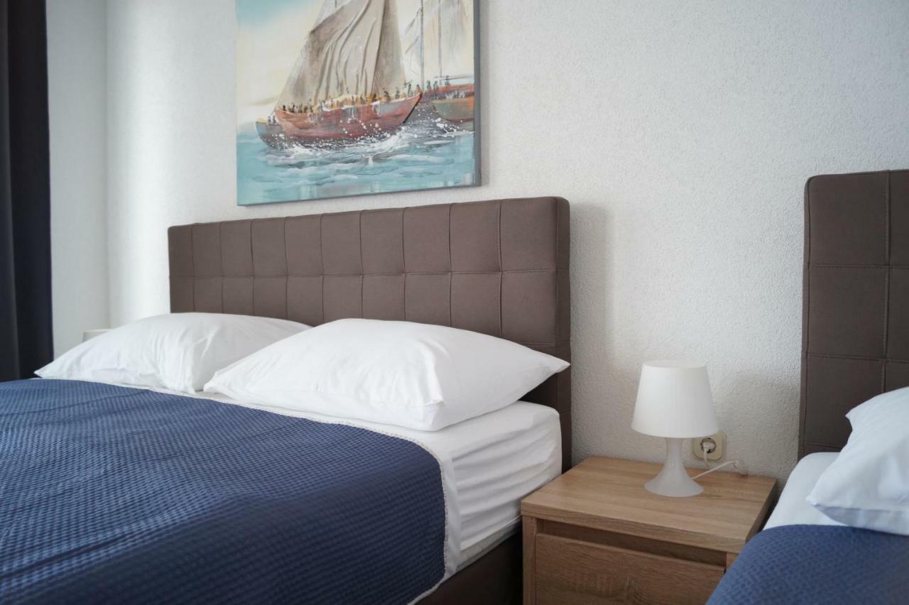 Apartments Mario With Private Parking Makarska Extérieur photo