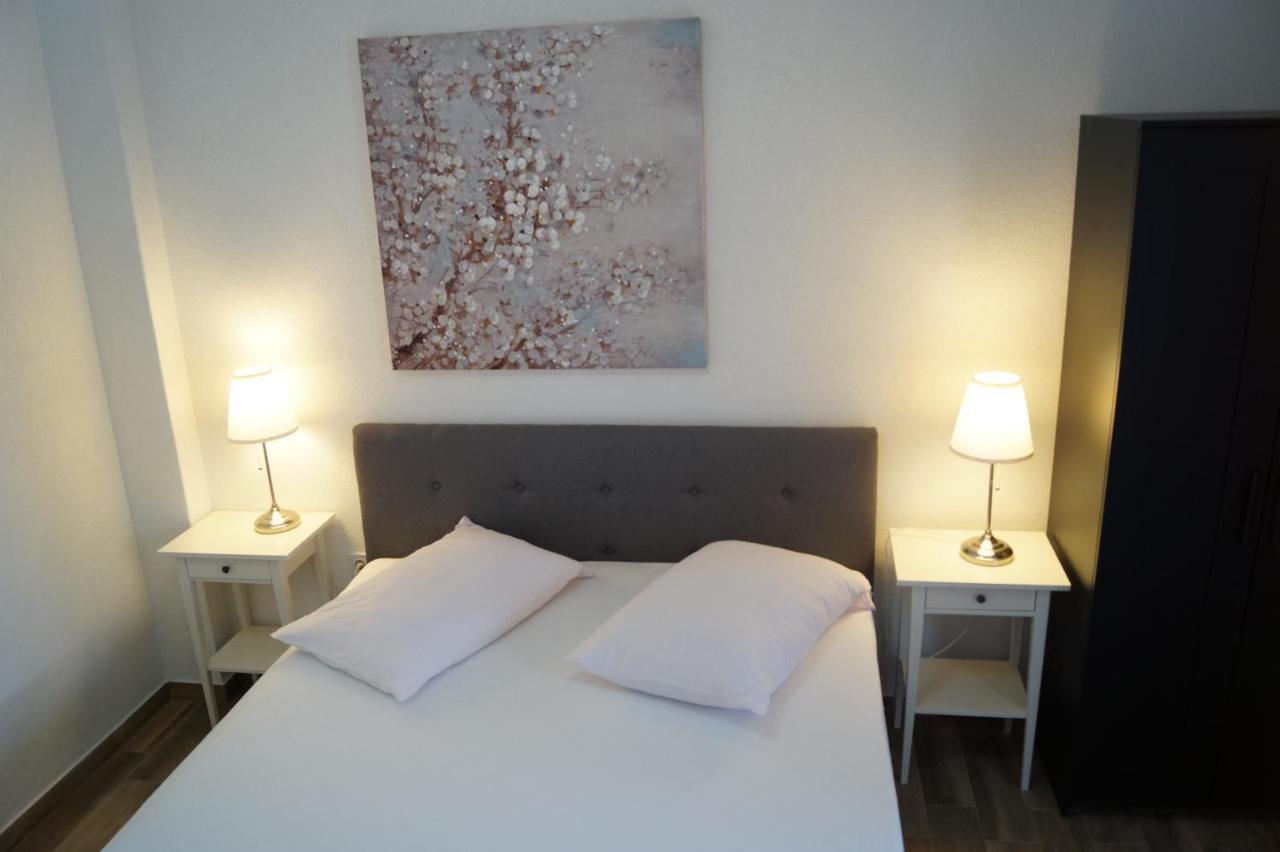 Apartments Mario With Private Parking Makarska Extérieur photo